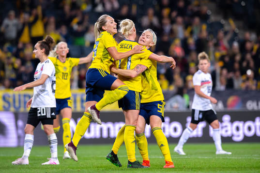 Elin Rubensson and Nilla Fischer celebrate with Caroline