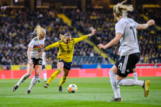 Turid Knaak of Germany and Kosovare Asllani of Sweden