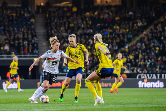 Lena Lattwein of Germany against  Lina Hurtig and Sofia