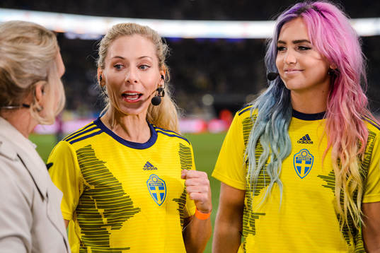 Eva Röse and Linnea Claesson in the Cmore studio