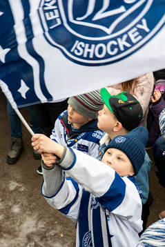 Leksands supporters firar vid Tegera Arena dagen