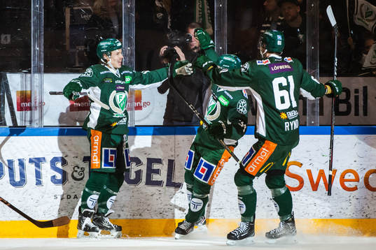 Färjestads Joakim Nygård jublar med lagkamrater