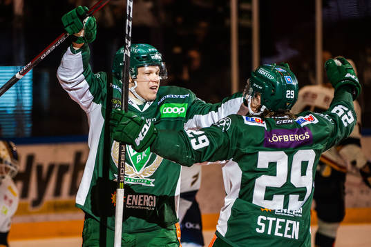 Färjestads Daniel Viksten jublar