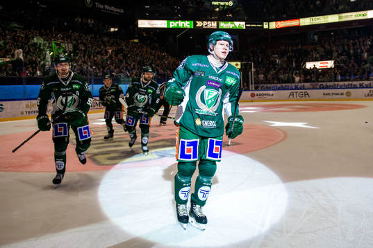 Färjestads Daniel Viksten jublar