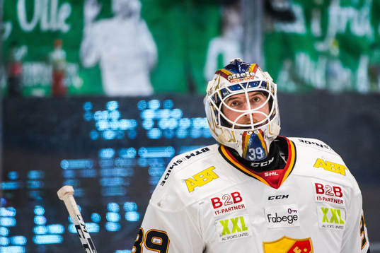 Djurgårdens målvakt Adam Reideborn deppar