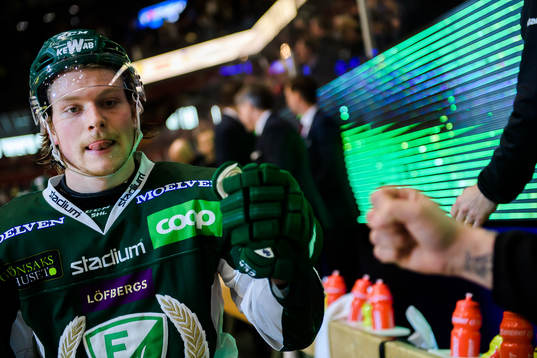 Färjestads Oskar Steen jublar