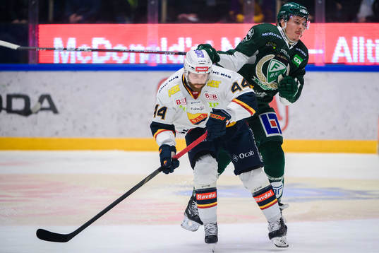 Djurgårdens Mattias Guter och Färjestads Joakim Nygård