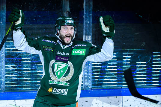 Färjestads Jesse Virtanen jublar