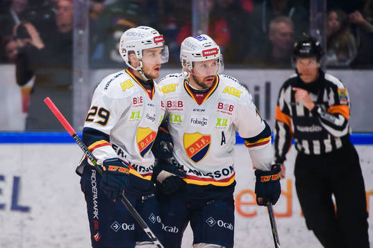 Djurgårdens Sebastian Strandberg och Niclas Bergfors jublar