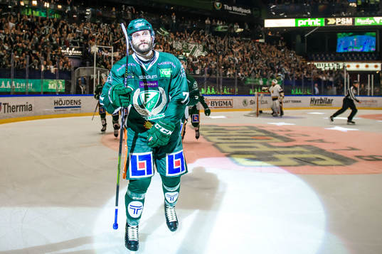 Färjestads Jesse Virtanen jublar