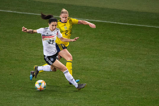 Sara Doorsoun of Germany and Jonna Andersson of Sweden