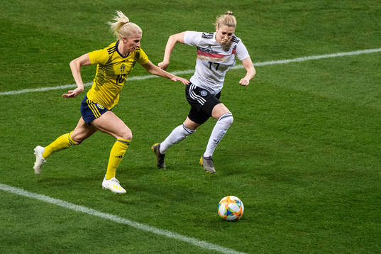 Sofia Jakobsson of Sweden and Verena Schweers of Germany