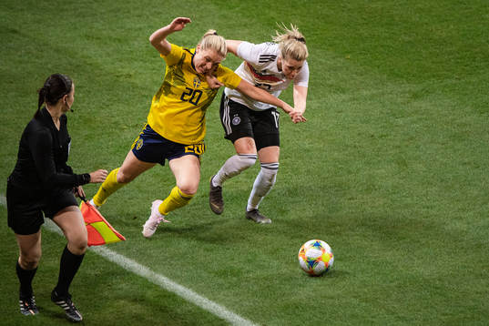 Mimmi Larsson of Sweden and Verena Schweers of Germany