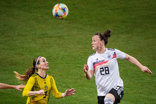 Kosovare Asllani of Sweden and Marina Hegering of Germany