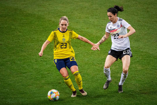 Elin Rubensson of Sweden and Sara Doorsoun of Germany