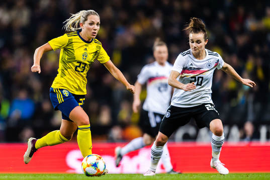 Elin Rubensson of Sweden and Lina Magull of Germany