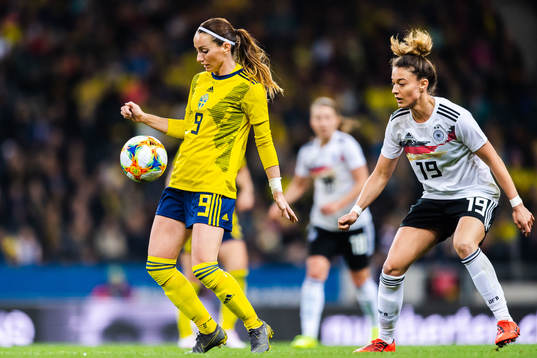 Kosovare Asllani of Sweden and Felicitas Rauch of Germany