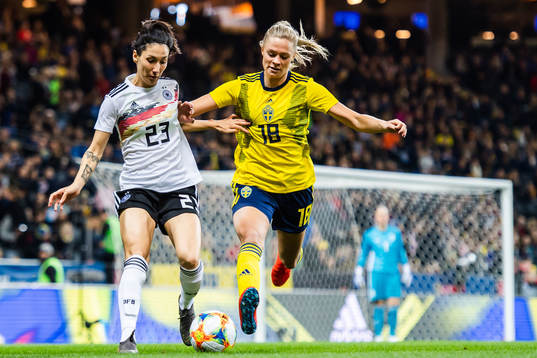 Sara Doorsoun of Germany and Fridolina Rolfö of Sweden