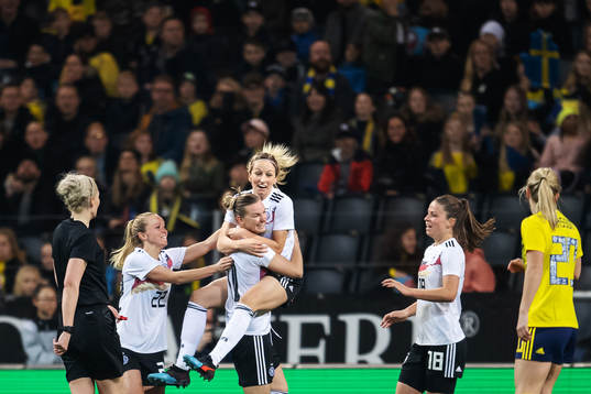 Turid Knaak, Alexandra Popp, Kathrin Hendrich and Melanie