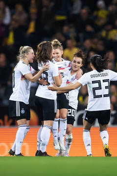 Linda Dallmann of Germany celebrates with teammates