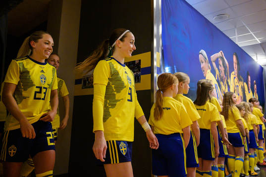 Elin Rubensson and Kosovare Asllani of Sweden in the