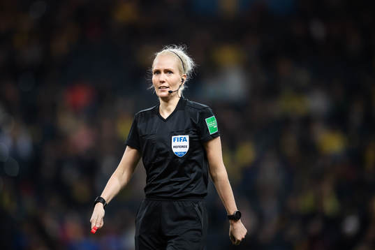 Referee Lina Lehtovaara