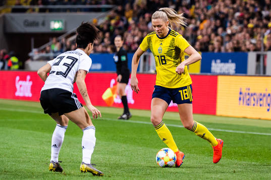 Sara Doorsoun of Germany and Fridolina Rolfö of Sweden