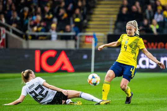 Turid Knaak of Germany and Hanna Glas of Sweden