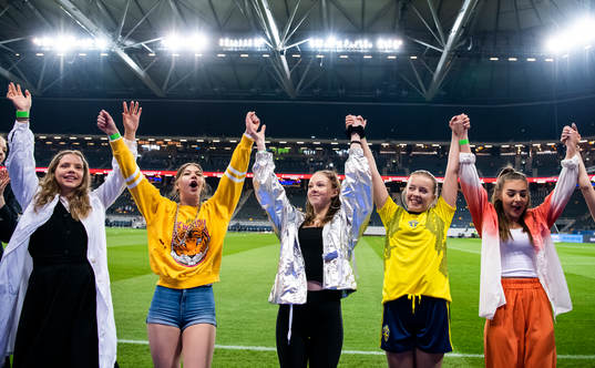 Girls from Kulturskolan performs