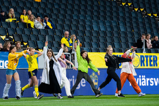 Girls from Kulturskolan performs