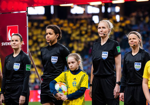 Sara Mazgaj from the "Min stora dag"- foundation stands