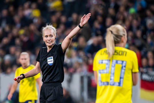 The match referee Lina Lehtovaara