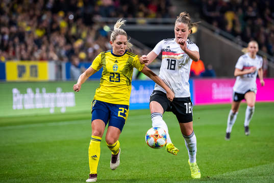Elin Rubensson of Sweden and Melanie Leupolz of Germany