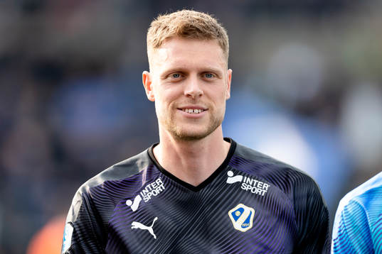 Halmstads målvakt Malkolm Nilsson före fotbollsmatchen i