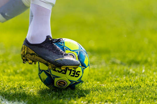 Fotboll och sko