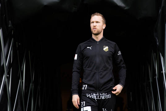 Häckens Rasmus Lindgren innan fotbollsmatchen i