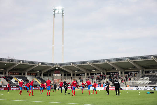 Helsingborg värmer upp innan fotbollsmatchen i allsvenskan