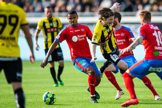 Helsingborgs Wanderson do Carmo och Häckens Erik Friberg