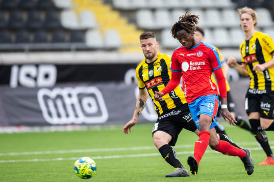 Helsingborgs Kundai Benyu och Häckens Joona Toivo