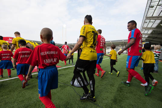 Häckens Paulinho och Helsingborgs Wanderson do Carmo på