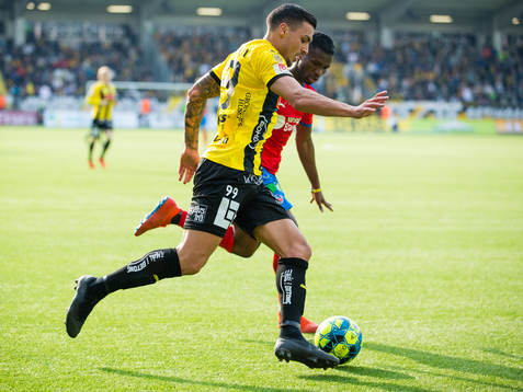 Häckens Ahmed Yasin och Helsingborgs Mohammed Abubakari