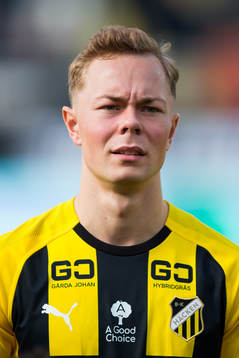 Häckens Adam Andersson på line up innan fotbollsmatchen i