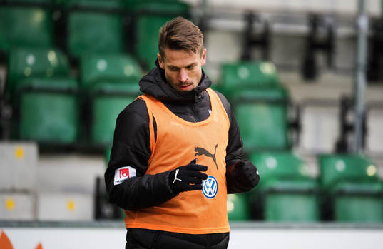 Malmö FFs Markus Rosenberg värmer upp