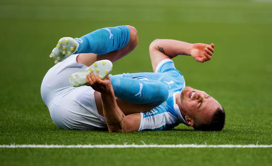 Malmö FFs Eric Larsson deppar