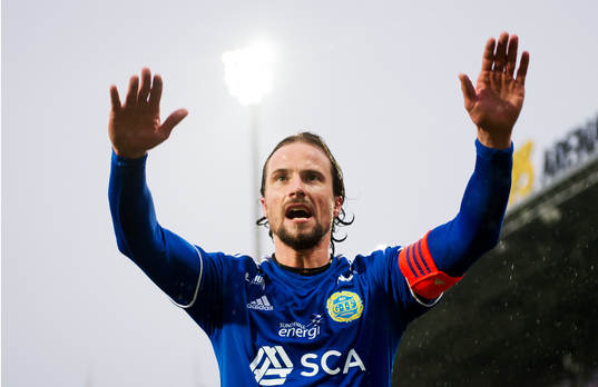 Sundsvalls Linus Hallenius jublar