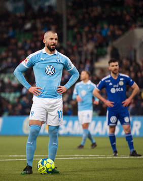 Malmö FFs Guillermo Molins förbereder sig för att lägga