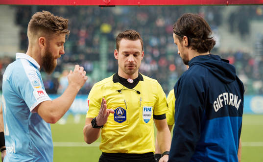 Malmö FFs Rasmus Bengtsson och Sundsvalls Linus Hallenius