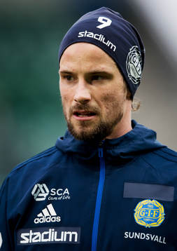Sundsvalls Linus Hallenius innan fotbollsmatchen i