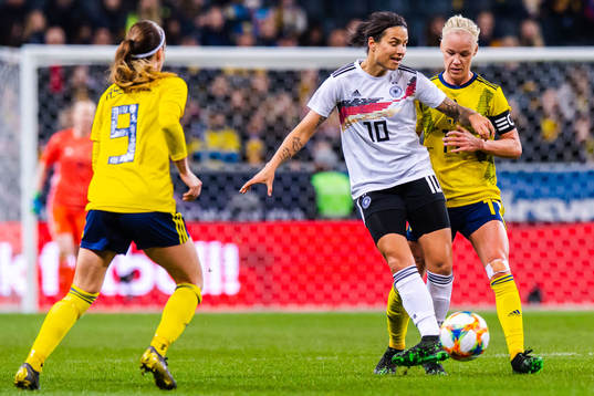 Kosovare Asllani och Caroline Seger of Sweden and Dzsenifer