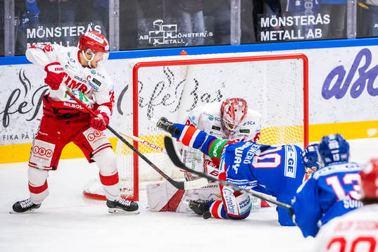 Timrås målvakt Niklas Svedberg och Oskarshamns Nicklas